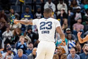 可圈可点！11号秀科沃德25分钟6中4拿到9分4板 三分3中1