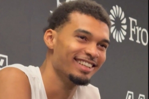 4胜0负平队史纪录！文班亚马：我很惊讶&真的 让我们破纪录吧