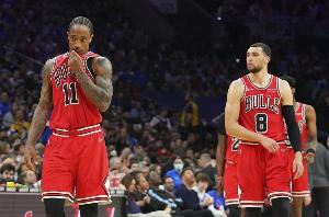 都是旧将！拉文和德罗赞赛后结伴去了公牛更衣室