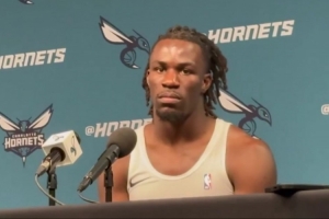 黄蜂新秀赛恩-詹姆斯：我们几名新秀能一起在场上打球的感觉很棒