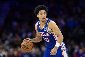 Scotto：76人已经执行麦凯恩26-27赛季价值442万的球队选项