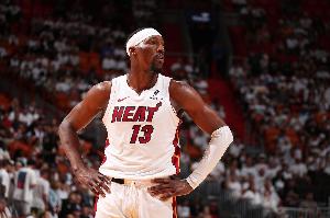 咣咣扔三分！阿德巴约三分5中1得17分8板 有3断1帽防守不错