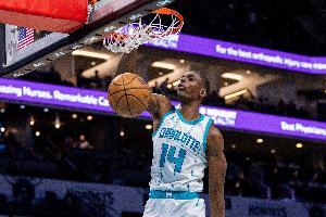 好内线！迪亚巴特9中7高效拿下17分12板1帽 6前场板