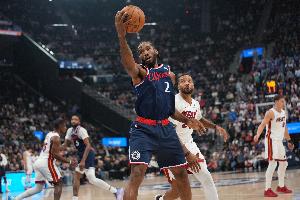 莱昂纳德谈错失绝杀：他们过来上包夹 我认为多运几次能有帮助