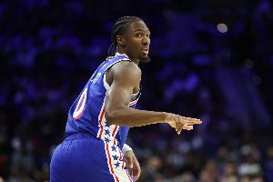 周最佳舍我其谁！马克西半场10中8&5记三分爆砍22分 正负值+21！