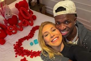 巴媒：维尼修斯女友在美国涉嫌欠税，可能无法陪他参加2026世界杯